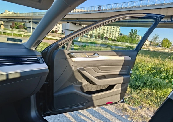 Volkswagen Passat cena 130000 przebieg: 88400, rok produkcji 2021 z Warszawa małe 742